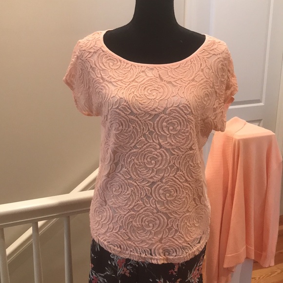 Peach raised texture rose print as top - Picture 4 of 6